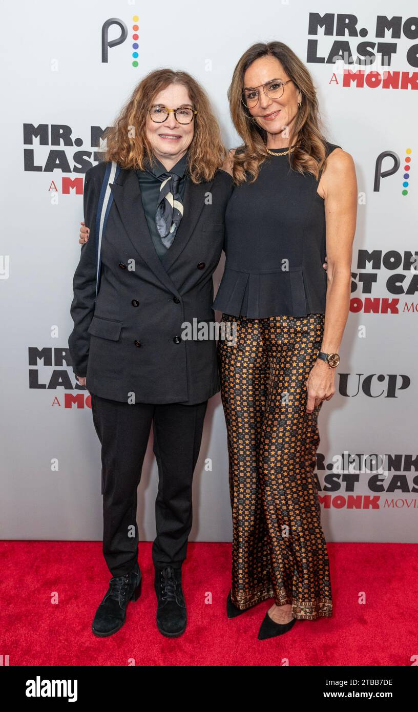 Melanie Mayron et Polly Draper assistent à la première de MR. Monk's Last case : a Monk Movie au Metrograph à New York le 5 décembre 2023 Banque D'Images