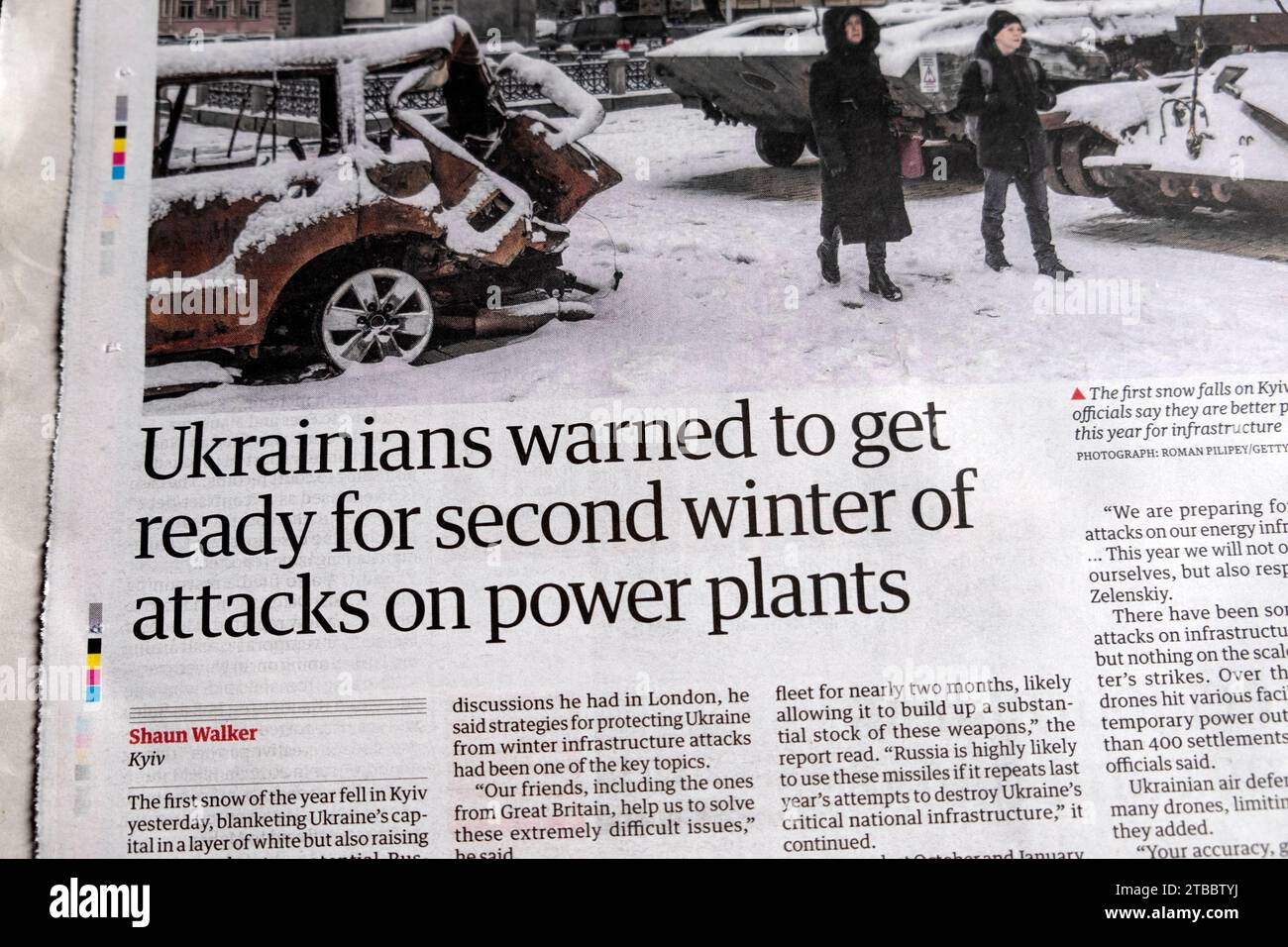 «Les Ukrainiens ont averti de se préparer pour le deuxième hiver des attaques sur les centrales électriques» journal Guardian titre Russie Ukraine guerre 24 novembre 2023 Royaume-Uni Banque D'Images