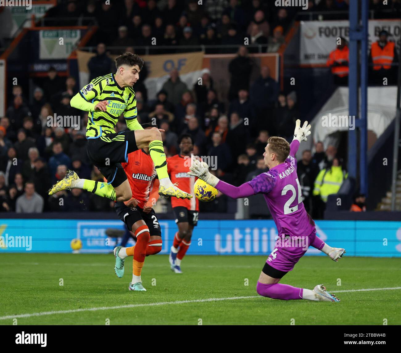 Luton, Royaume-Uni. 5 décembre 2023. Kai Havertz d'Arsenal marque le troisième but de son équipe lors du match de Premier League à Kenilworth Road, Luton. Le crédit photo devrait se lire : David Klein/Sportimage crédit : Sportimage Ltd/Alamy Live News Banque D'Images