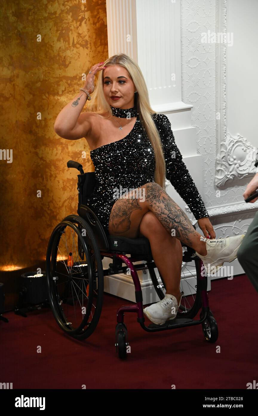 Londres, Royaume-Uni. 5 décembre 2023. Ella Middleton assiste à Netflix présente la Crown finale Celebration au Royal Festival Hall, Londres, Royaume-Uni. Crédit : Voir Li/Picture Capital/Alamy Live News Banque D'Images