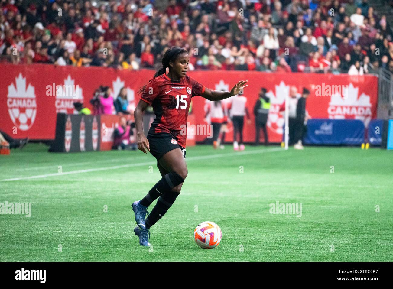 Vancouver, Canada. 05 décembre 2023. Vancouver, Colombie-Britannique, Canada, 5 décembre 2023 : Nichelle Prince (15 Canada) contrôle le ballon lors du match international féminin de soccer amical entre le Canada et l'Australie au BC place Stadium à Vancouver, Colombie-Britannique, Canada (USAGE ÉDITORIAL SEULEMENT). (Amy elle/SPP) crédit : SPP Sport Press photo. /Alamy Live News Banque D'Images