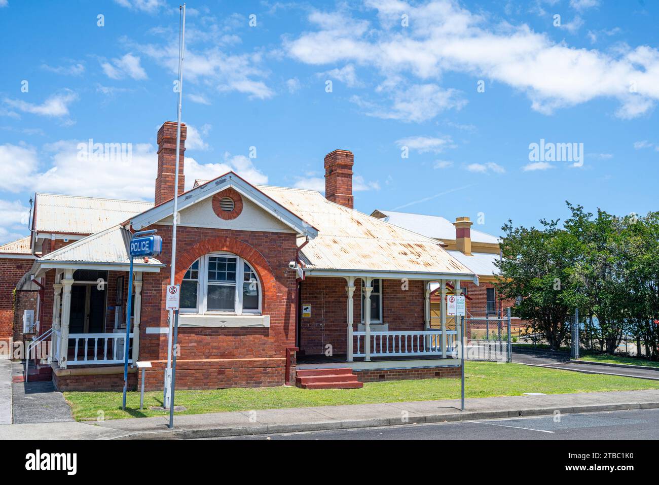 Vue extérieure du poste de police en briques. MacLean, Nouvelle-Galles du Sud, Australie Banque D'Images