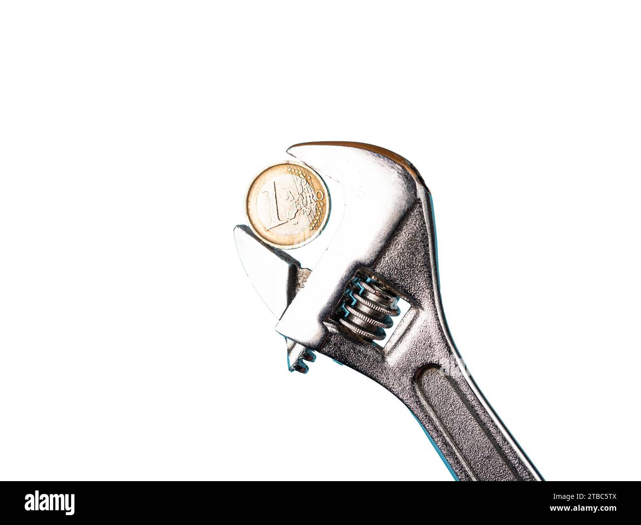 la pièce d'un euro serré avec une clé réglable sur un fond transparent Banque D'Images