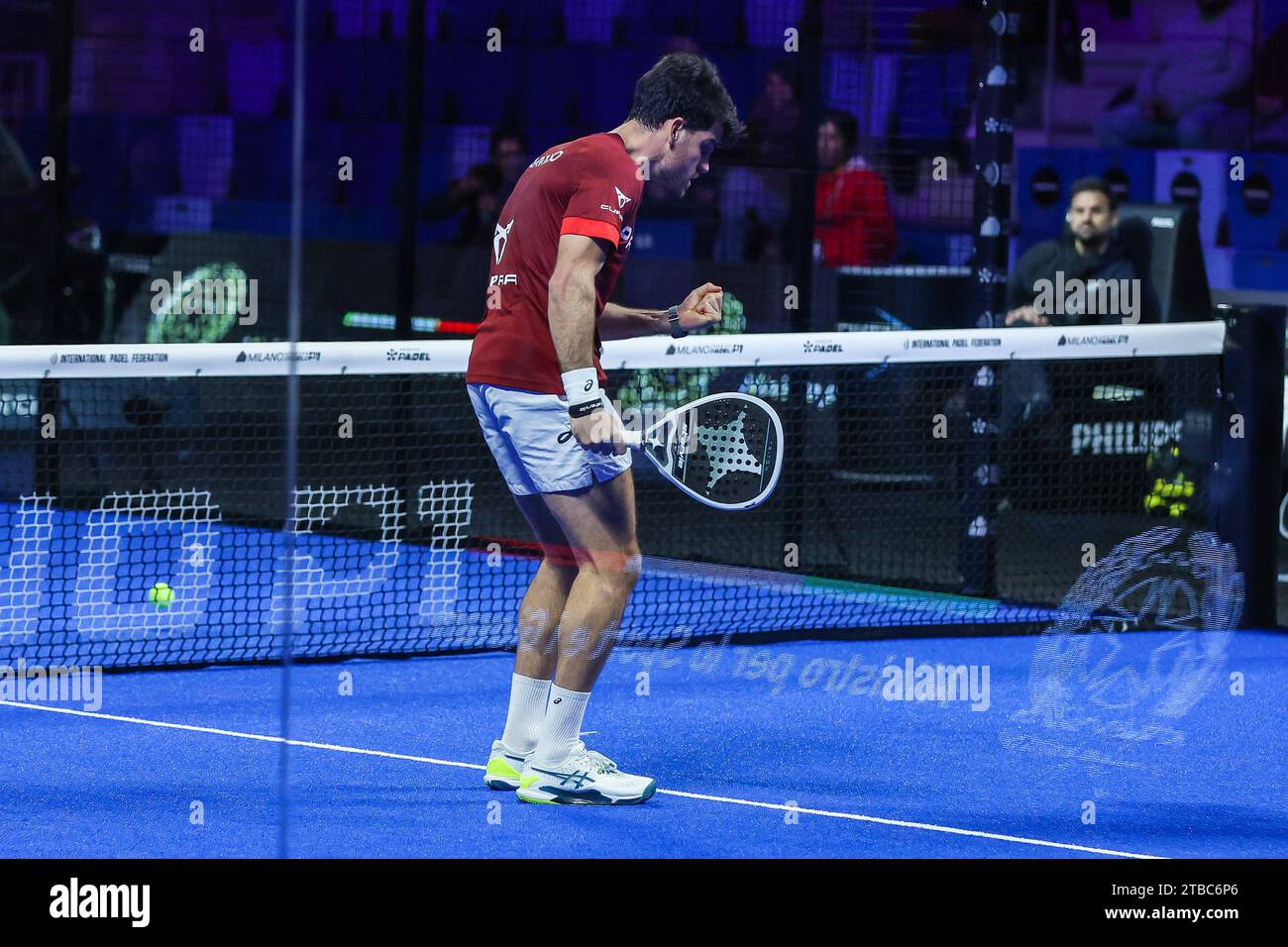 Milan, Italie. 05 décembre 2023. Garrido Javier (ESP) célèbre lors de la première Milan Padel P1 à Allianz Cloud Arena. Crédit : SOPA Images Limited/Alamy Live News Banque D'Images