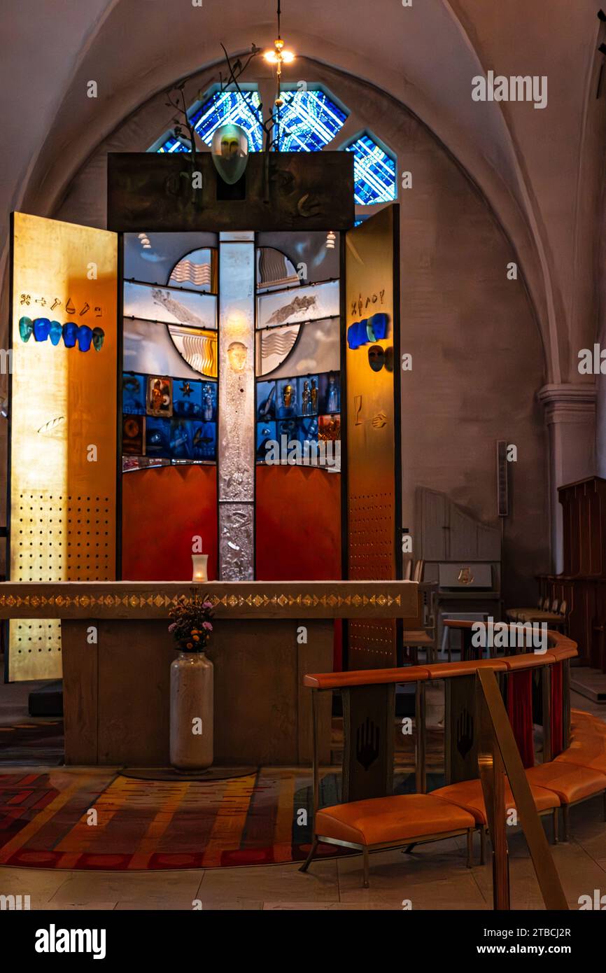 Célèbre autel en verre, cathédrale de Växjö, Smaland, Kronobergs län, Suède. Banque D'Images