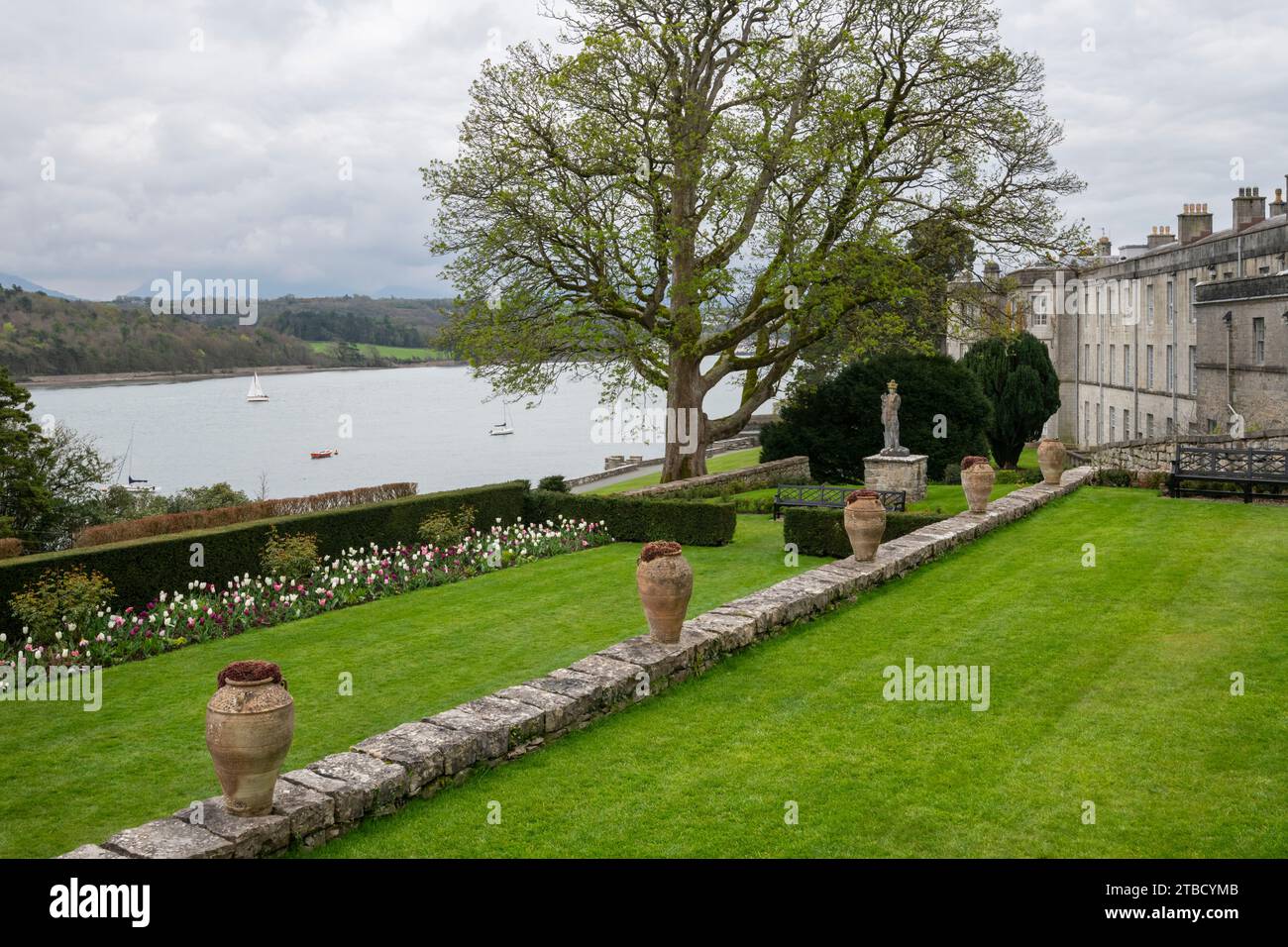 PLAS Newydd maison surplombant le détroit de Menai sur Ynys mon (Anglesey) nord du pays de Galles. Banque D'Images