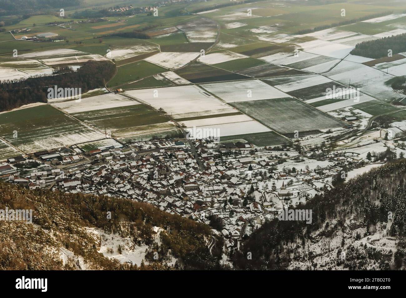 Champs et Baulmes en hiver, un village au pied du jura suisse montagne ouest de la Suisse Banque D'Images