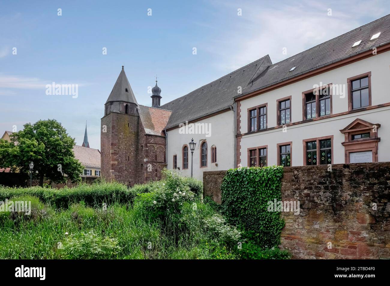 Clocher roman, chapelle Saint-Sébastien, centre historique de Ladenburg, Bade-Wuerttemberg, fortifications de la ville, Allemagne Banque D'Images