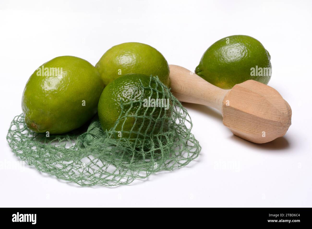Citrons verts avec presse-agrumes, agrumes Banque D'Images