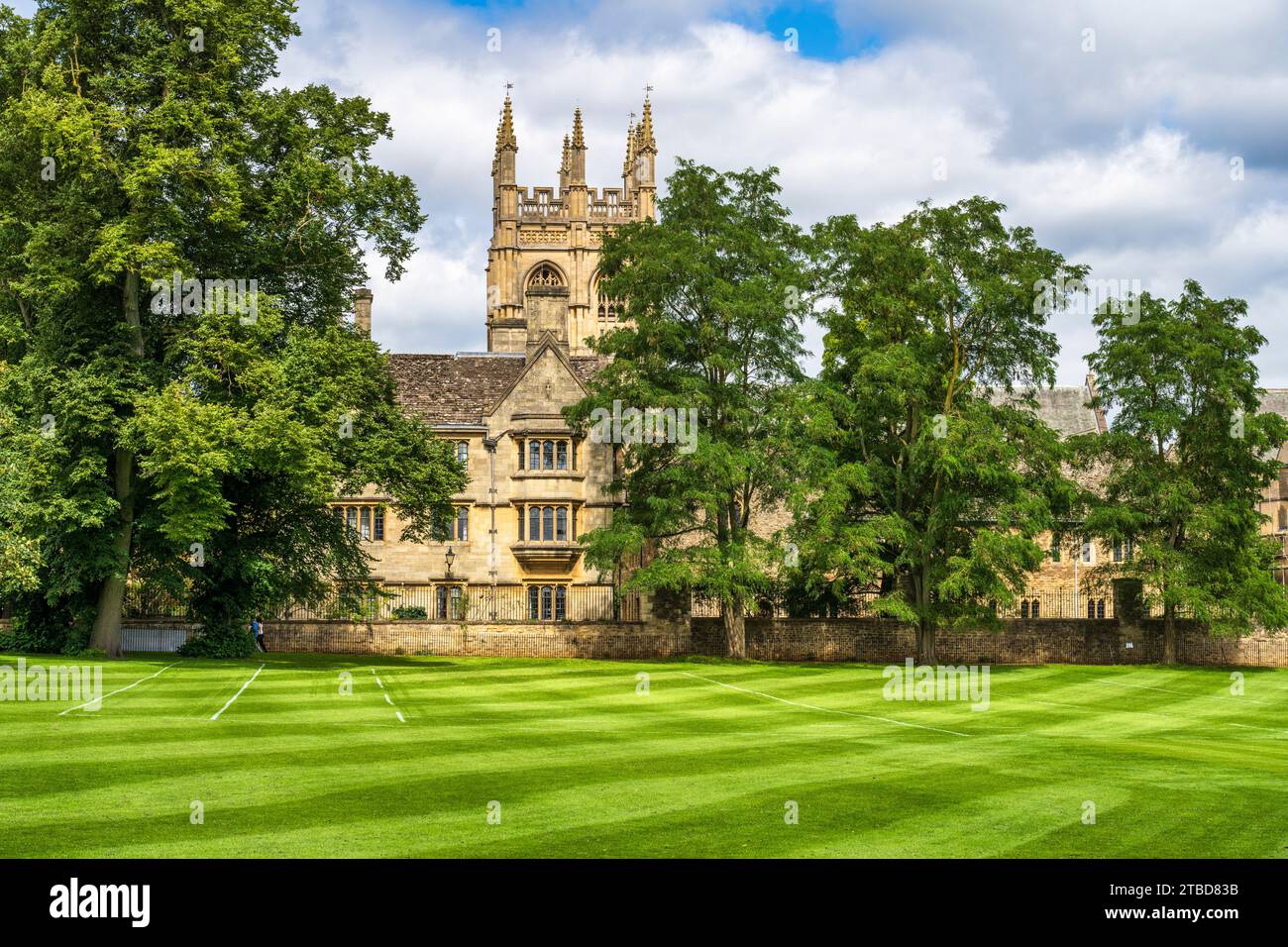 Merton College, Université d'Oxford, avec clocher de la chapelle Merton College en arrière-plan dans le centre-ville d'Oxford, Oxfordshire, Angleterre, Royaume-Uni Banque D'Images