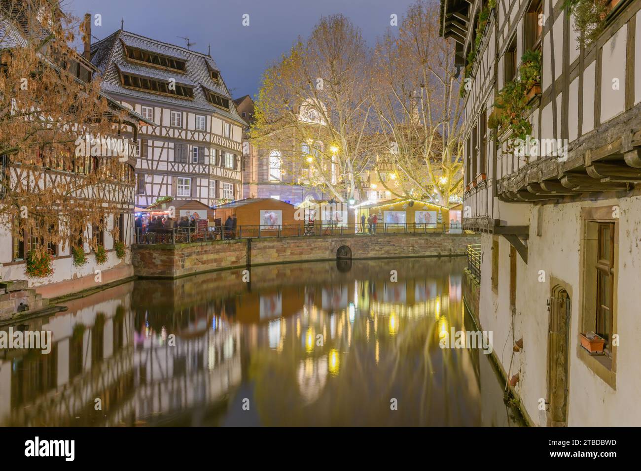 La petite France à Noël, un quartier pittoresque du centre historique de Strasbourg. Inscrit au patrimoine mondial de l'UNESCO. Bas-Rhin, ALS Banque D'Images