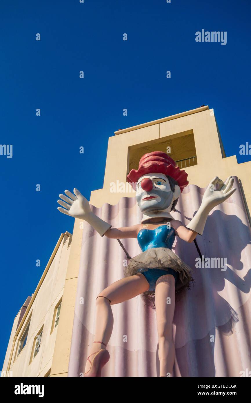 Ballerine Clown sur un CVS Venice Beach réalisé par Jonathan Borofsky Banque D'Images