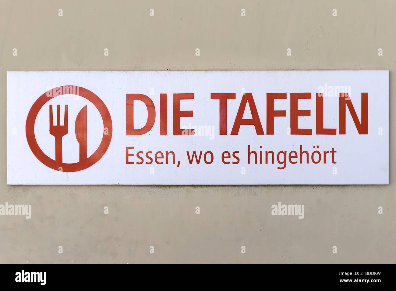 Signe d'une banque alimentaire, distribution de nourriture pour les nécessiteux, sur un mur de maison, Franconie, Bavière, Allemagne Banque D'Images