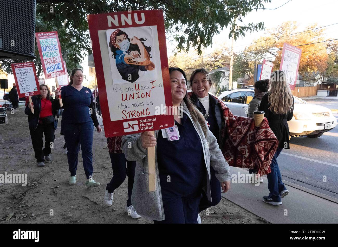 6 décembre 2023 : les infirmières autorisées du centre médical Ascension Seton organisent une grève d'une journée pour protester contre les conditions dangereuses, les problèmes d'équipement et les problèmes de personnel. Austin, Texas. Mario Cantu/CSM Banque D'Images