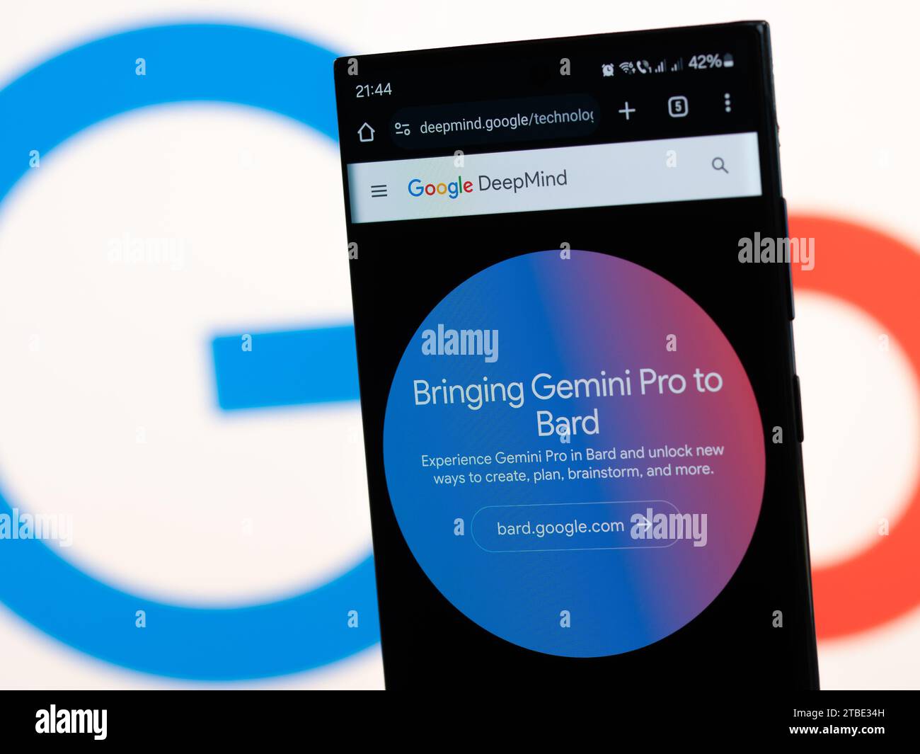 Galati, Roumanie - 6 décembre 2023 : page web de Google DeepMind Gemini ère. La nouvelle génération d'IA de Google intégrée dans Bard, présentée sur le Banque D'Images