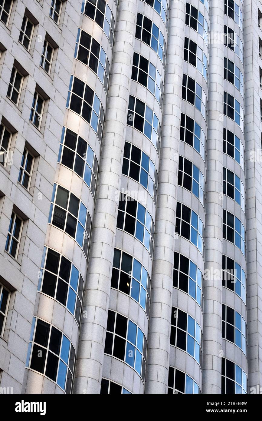 Façade d'immeuble de bureaux à San Francisco avec fenêtres courbes Banque D'Images