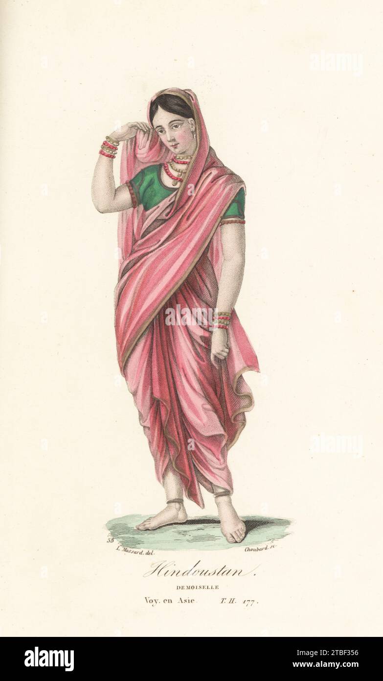 Costume d'une jeune femme, Inde. En sari rose et voile, choli vert ou chemisier, colliers, bracelets et bracelets de cheville. Hindoustan, Demoiselle. D'après une illustration de Reginald Heber, Voyage à travers les provinces supérieures de l'Inde. Gravure sur acier coloriée à la main par Choubard d'après une illustration de Leopold Massard de Collection de portraits et costumes des différents peuples qui habitent les cinq parties du monde, Armand-Aubree, Paris, 1837. Banque D'Images