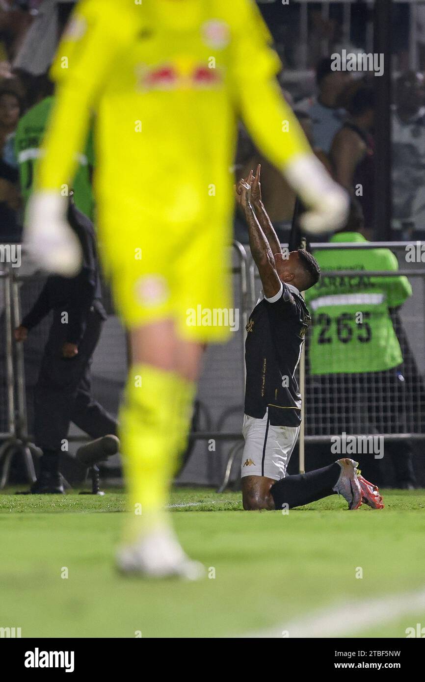 Rio de Janeiro, Brésil. 06 décembre 2023. Paulinho de Vasco da Gama célèbre après avoir marqué le premier but de son équipe, lors du match entre Vasco da Gama et Red Bull Bragantino, pour la série brésilienne A 2023, au Sao Januario Stadium, à Rio de Janeiro le 06 décembre. Photo : Daniel Castelo Branco/DiaEsportivo/Alamy Live News crédit : DiaEsportivo/Alamy Live News Banque D'Images