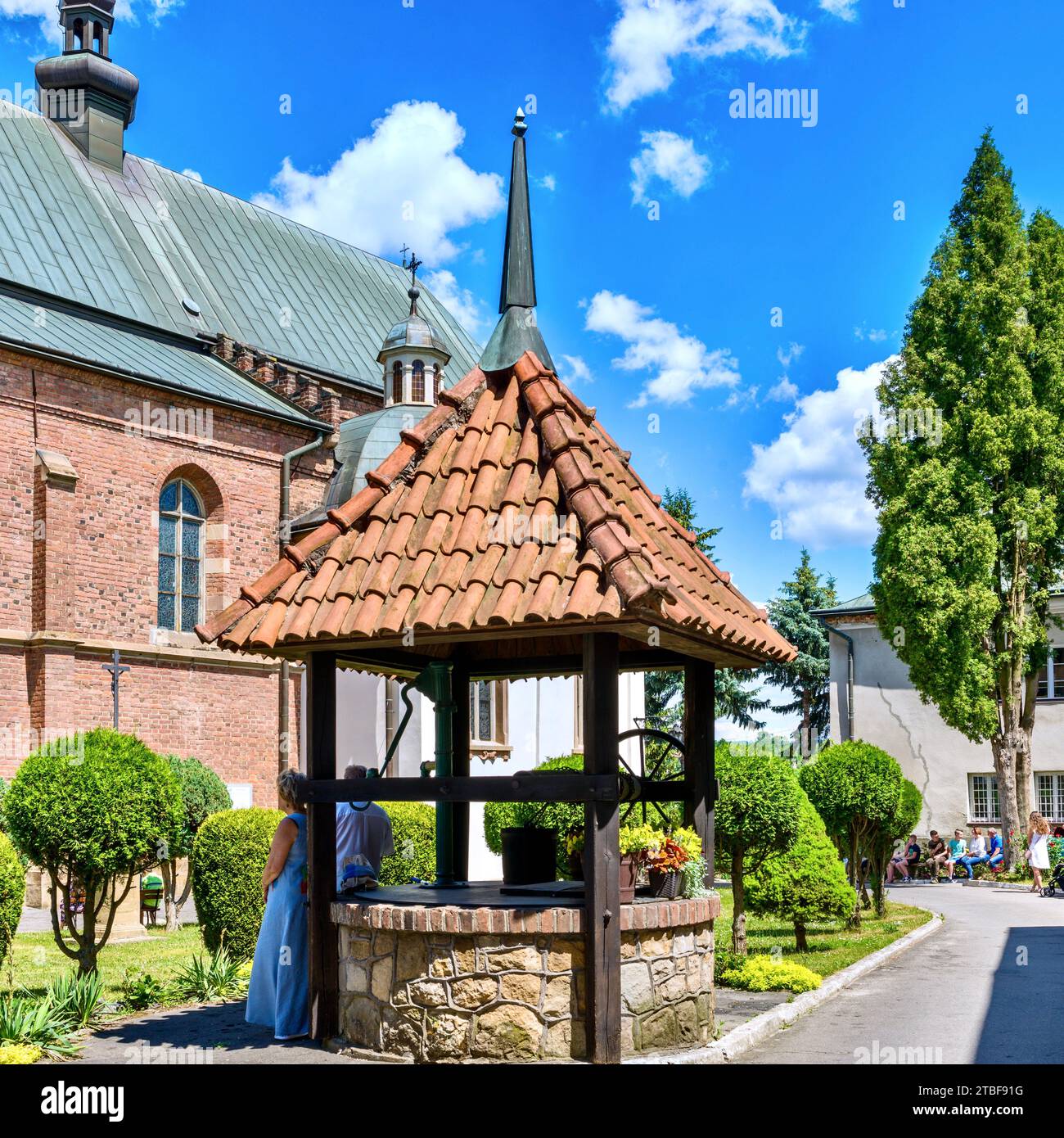 Monastère du Père les Franciscains avec l'église de la Bienheureuse Vierge Marie sont situés à Krosno à St. Franciskanska, près de la place du marché. Banque D'Images