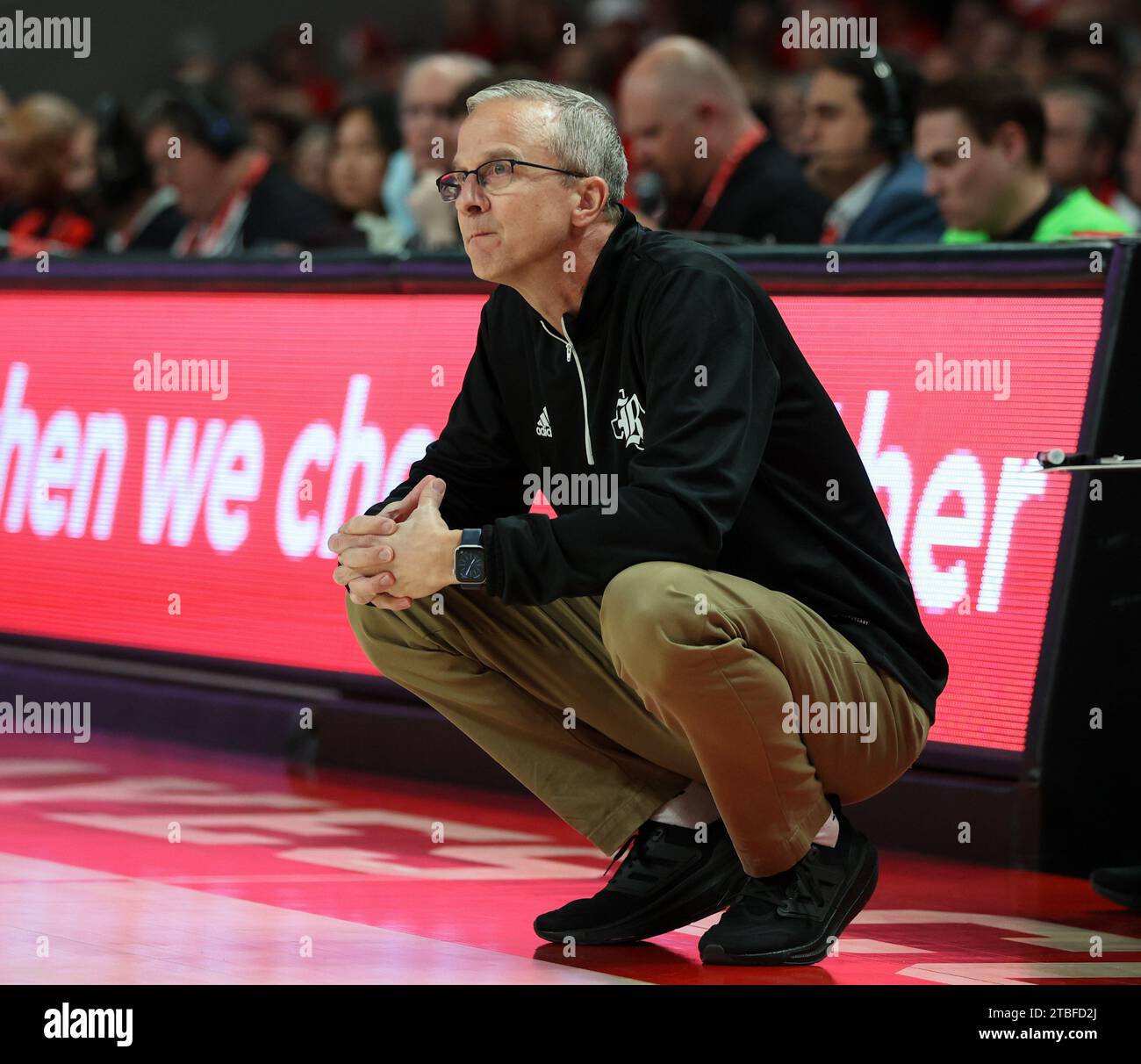 6 décembre 2023 : Scott Pera, entraîneur-chef de Rice, joue lors d'un match de basket-ball masculin de la NCAA entre les Cougars de Houston et les Rice Owls le 6 décembre 2023 à Houston. Houston a gagné, 75-39. (Image de crédit : © Scott Coleman/ZUMA Press Wire) USAGE ÉDITORIAL SEULEMENT! Non destiné à UN USAGE commercial ! Banque D'Images