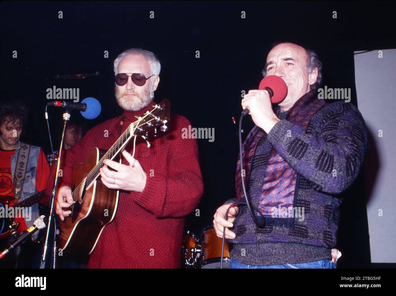Tony Sheridan und Neil Landon, britische Musiker und Sänger, gemeinsamer Auftritt, vers 1992. Banque D'Images