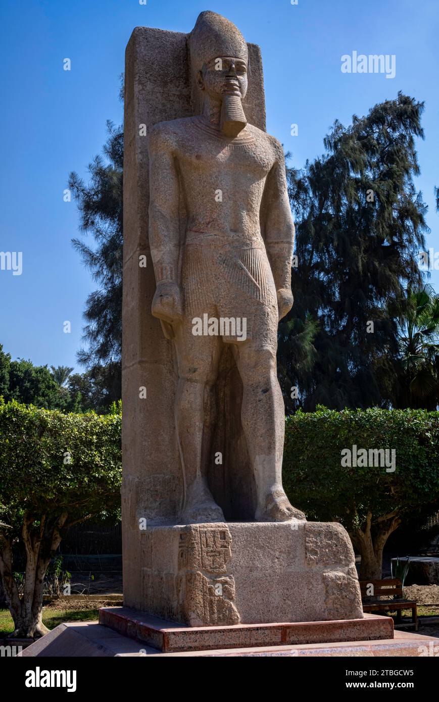 Sculpture du Moyen Empire restaurée au nom de Ramsès II, musée en plein air de Memphis, Egypte Banque D'Images