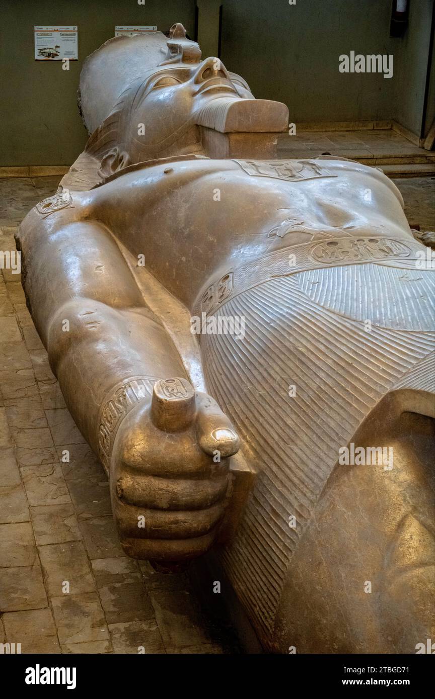Colosse de Ramsès II, mit Rahina Open Air Museum. Memphis. Égypte Banque D'Images