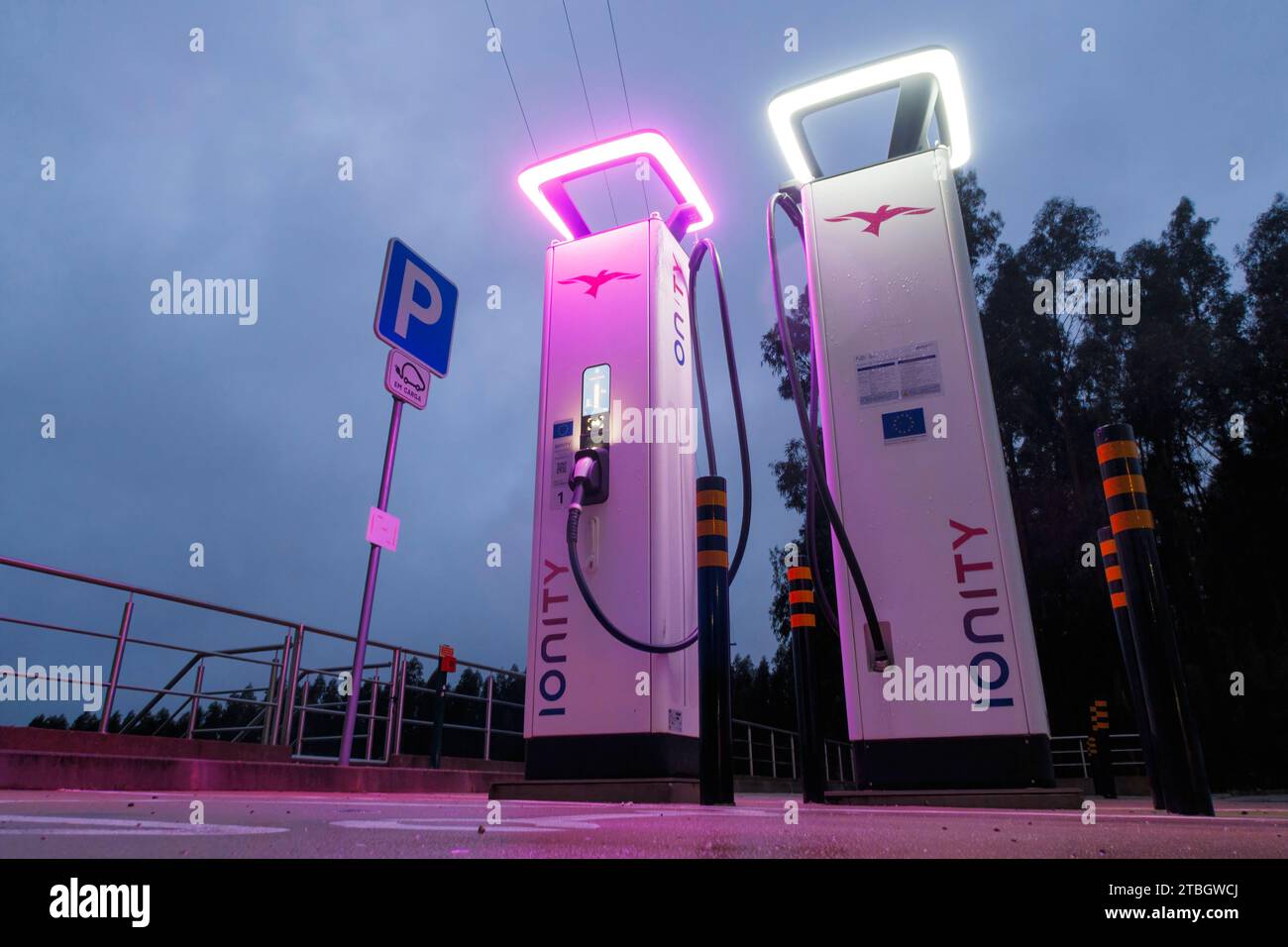 Bornes de recharge pour voitures électriques Ionity Banque D'Images