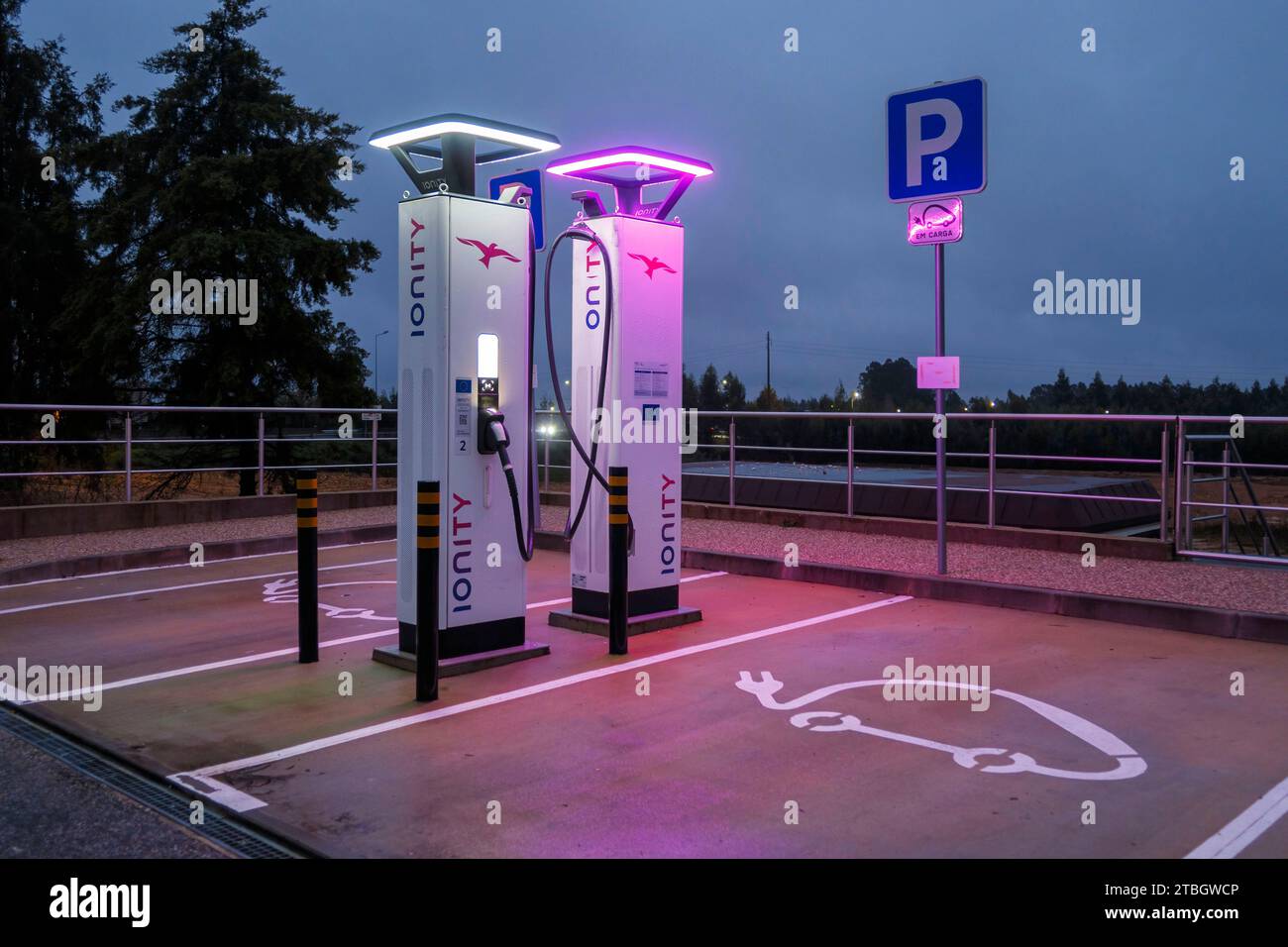 Bornes de recharge pour voitures électriques Ionity Banque D'Images