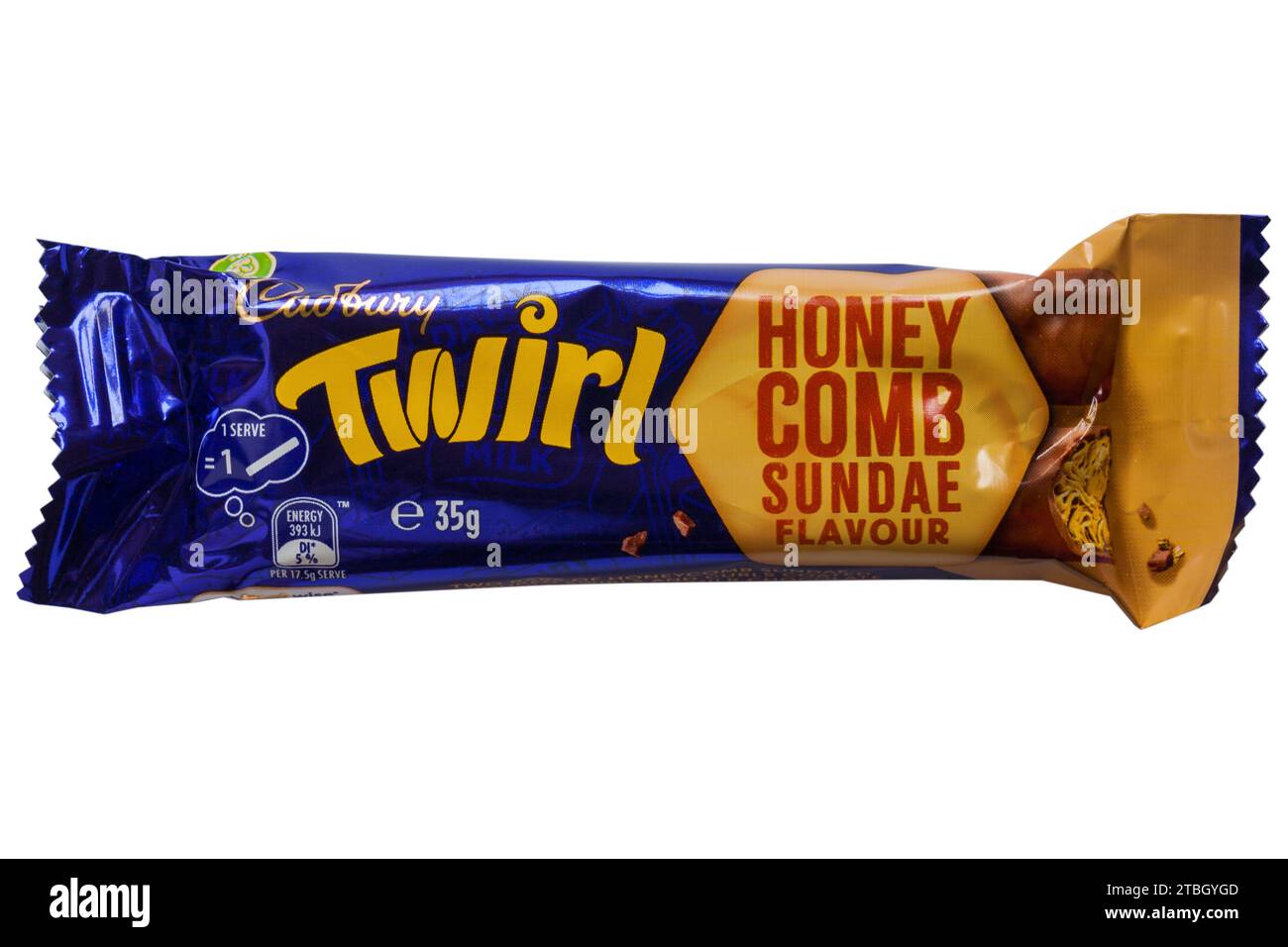 Saveur de sundae en nid d'abeille chocolat Cadbury Twirl isolé sur fond blanc Banque D'Images