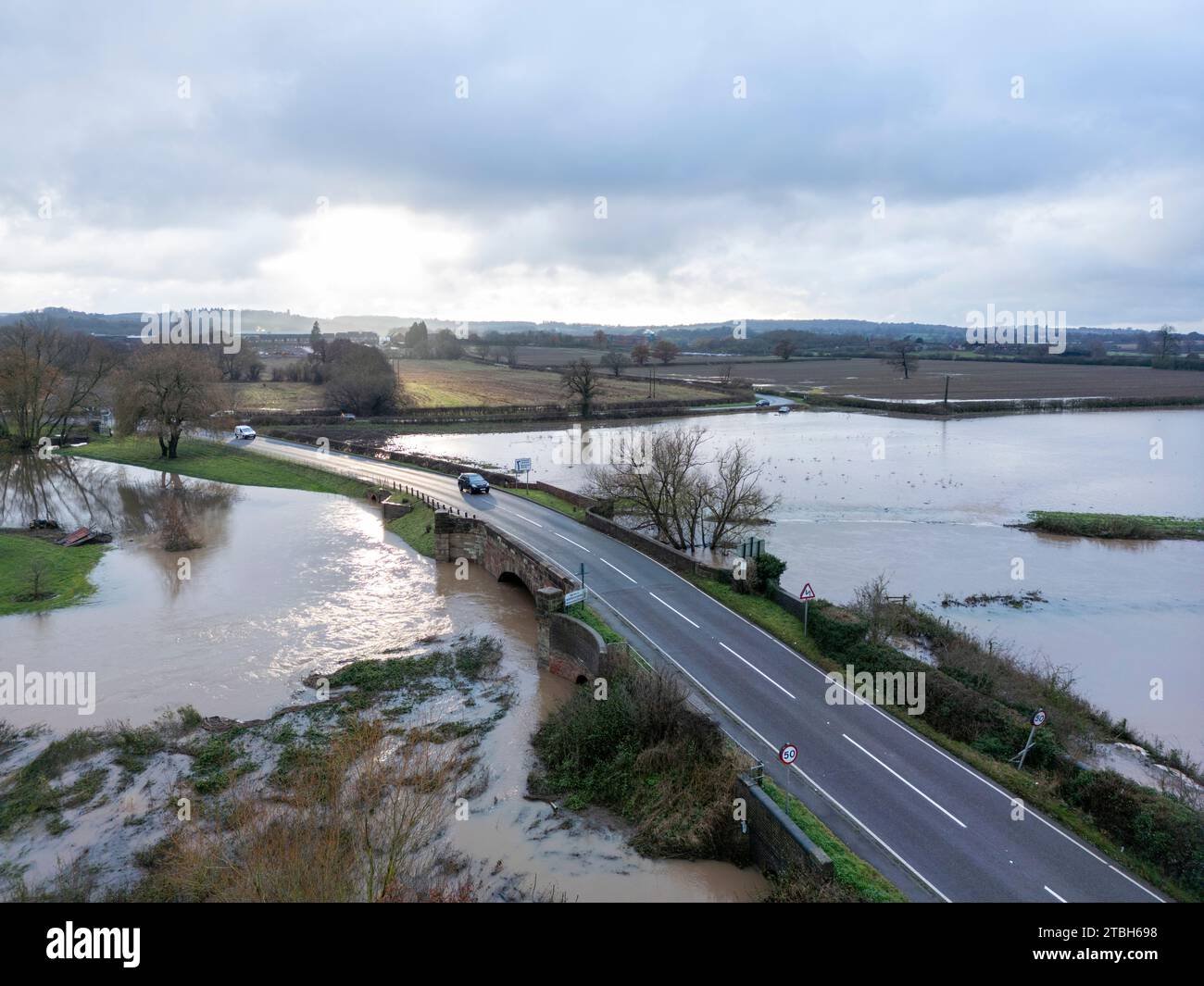 La rivière Anker éclate ses rives inondant les champs le long de Sheepy Road sur la frontière du Warwickshire, Leicestershire. Banque D'Images