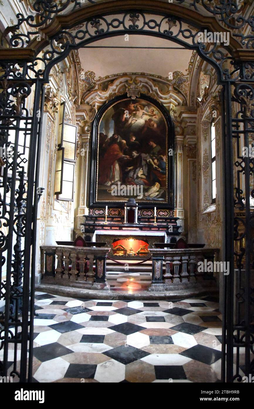 Milan Italie - Basilique Sant'Ambrogio, chapelle intérieure du XVIII siècle Banque D'Images