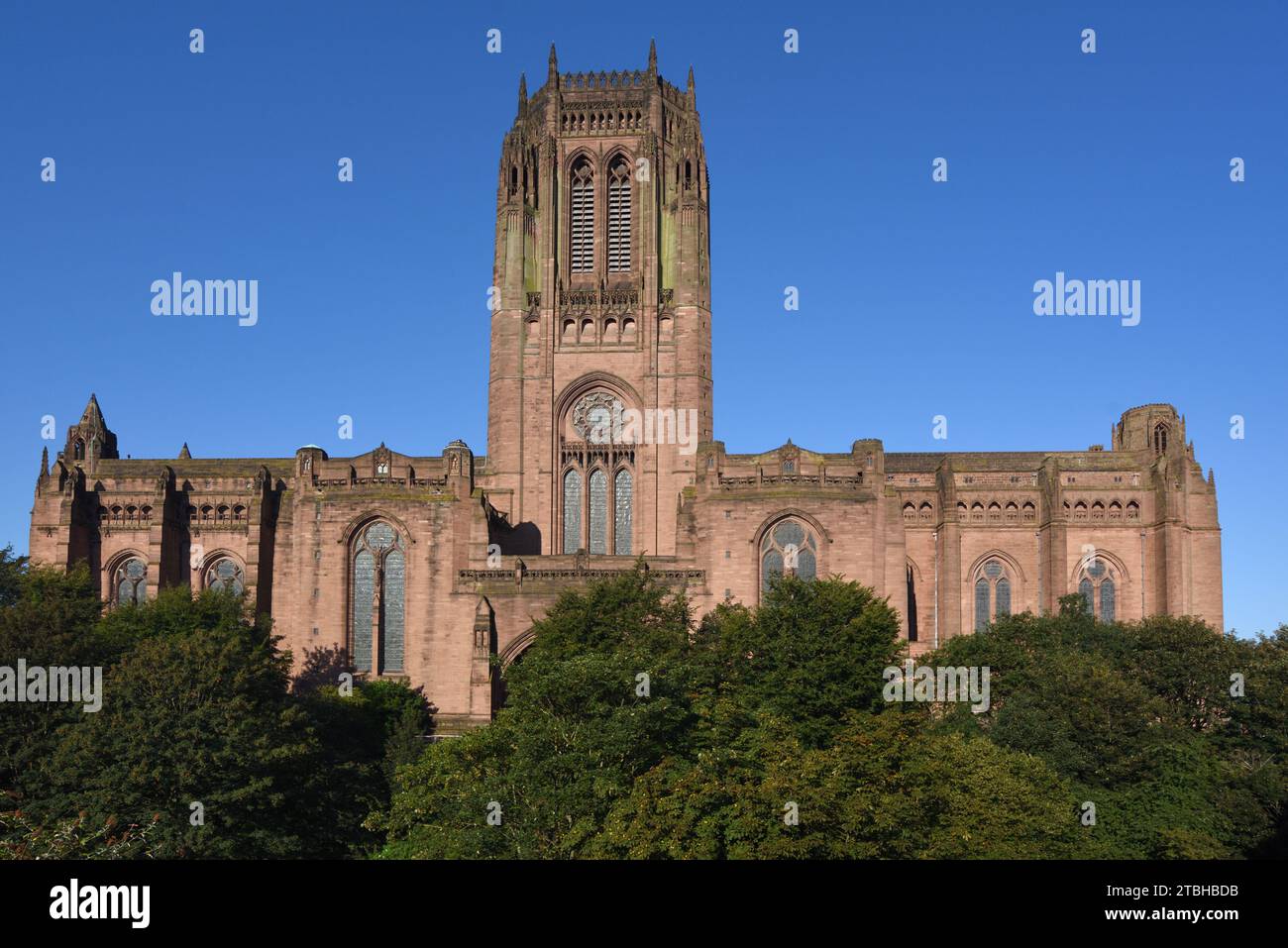 Façade est de la cathédrale anglicane de Liverpool (1904-1978), conçue par Giles Gilbert Scott, sur St. James Mount, Liverpool Angleterre Royaume-Uni Banque D'Images