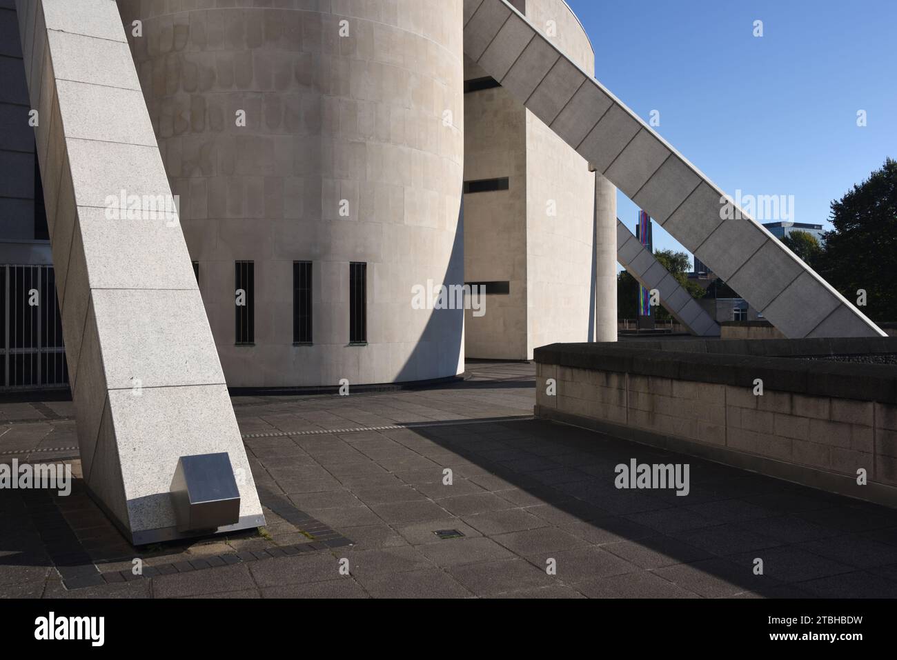 Contreforts volants en béton Clad à Portland Pierre de la cathédrale métropolitaine de Liverpool (1962-1967) par Frederick Gibberd Liverpool Banque D'Images