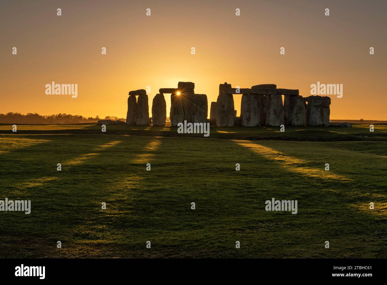 Coucher de soleil d'hiver à Stonehenge dans le Wiltshire, Angleterre. Hiver (février) 2023. Banque D'Images