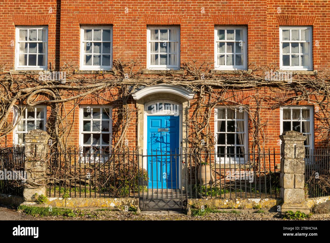 Façade d'une maison d'époque à Cathedral Close, Salisbury, Wiltshire, Angleterre. Hiver (février) 2023. Banque D'Images