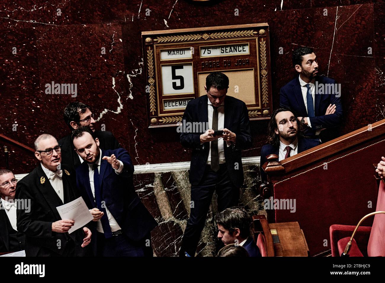 Paris, France. 05 décembre 2023. Antonin Burat/le Pictorium - séance de questions au gouvernement du 5 décembre 2023 à l'Assemblée nationale française - 05/12/2023 - France/Paris - séance de questions au gouvernement du 5 décembre 2023 à l'Assemblée nationale française. Crédit : LE PICTORIUM/Alamy Live News Banque D'Images Paris, France. 05 décembre 2023. Antonin Burat/le Pictorium - séance de questions au gouvernement du 5 décembre 2023 à l'Assemblée nationale française - 05/12/2023 - France/Paris - séance de questions au gouvernement du 5 décembre 2023 à l'Assemblée nationale française. Crédit : LE PICTORIUM/Alamy Live News Banque D'Images