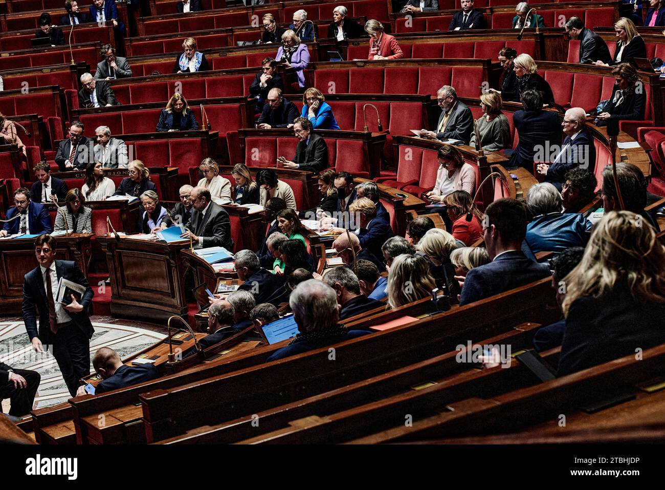 Paris, France. 05 décembre 2023. Antonin Burat/le Pictorium - séance de questions au gouvernement du 5 décembre 2023 à l'Assemblée nationale française - 05/12/2023 - France/Paris - séance de questions au gouvernement du 5 décembre 2023 à l'Assemblée nationale française. Crédit : LE PICTORIUM/Alamy Live News Banque D'Images Paris, France. 05 décembre 2023. Antonin Burat/le Pictorium - séance de questions au gouvernement du 5 décembre 2023 à l'Assemblée nationale française - 05/12/2023 - France/Paris - séance de questions au gouvernement du 5 décembre 2023 à l'Assemblée nationale française. Crédit : LE PICTORIUM/Alamy Live News Banque D'Images