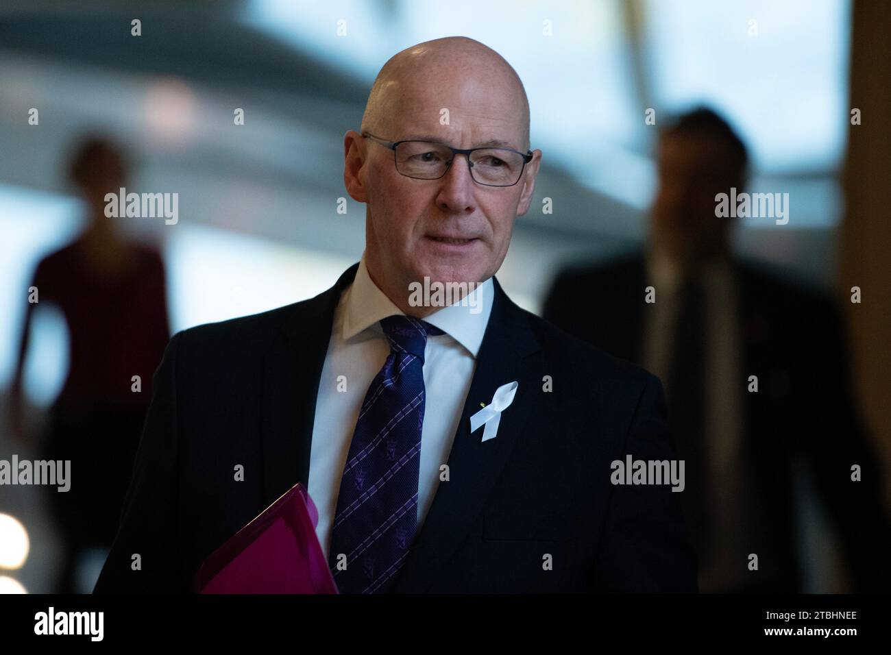 Édimbourg, Écosse, Royaume-Uni. 7 décembre 2023. PHOTO : (L) Neil Grey MSP, secrétaire du cabinet écossais pour le bien-être économique, le travail équitable et l’énergie, (C) Humza Yousaf MSP, premier ministre écossais et chef du Parti national écossais, (D) Shona Robison MSP, première ministre écossaise dépendante. Session hebdomadaire des questions des premiers ministres à Holyrood au Parlement écossais. Crédit : Colin D Fisher crédit : Colin Fisher/Alamy Live News Banque D'Images