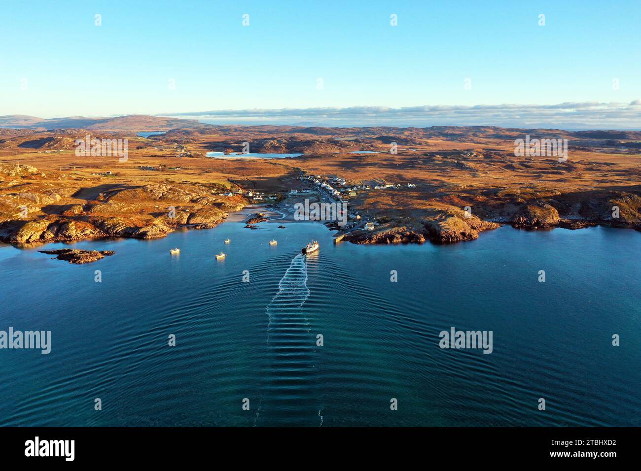 CalMac ferry de l'île d'Iona arrivant à Fionnphort sur l'île de Mull après avoir traversé le détroit d'Iona Banque D'Images