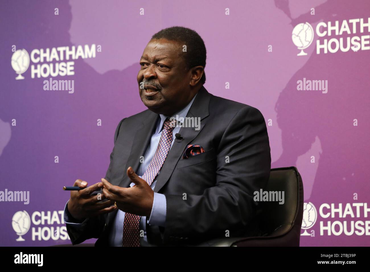 Londres, Royaume-Uni, 7 décembre 2023 : le ministre kenyan des Affaires étrangères Musalia Mudavadi s'exprimant à Chatham House sur les impératifs de politique étrangère de son pays (crédit : Dominic Dudley/Alamy Live News) Banque D'Images