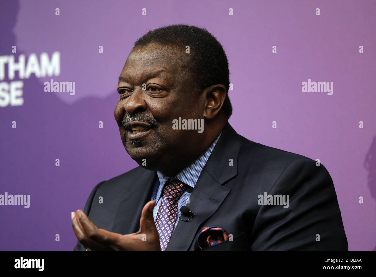 Londres, Royaume-Uni, 7 décembre 2023 : le ministre kenyan des Affaires étrangères Musalia Mudavadi s'exprimant à Chatham House sur les impératifs de politique étrangère de son pays (crédit : Dominic Dudley/Alamy Live News) Banque D'Images