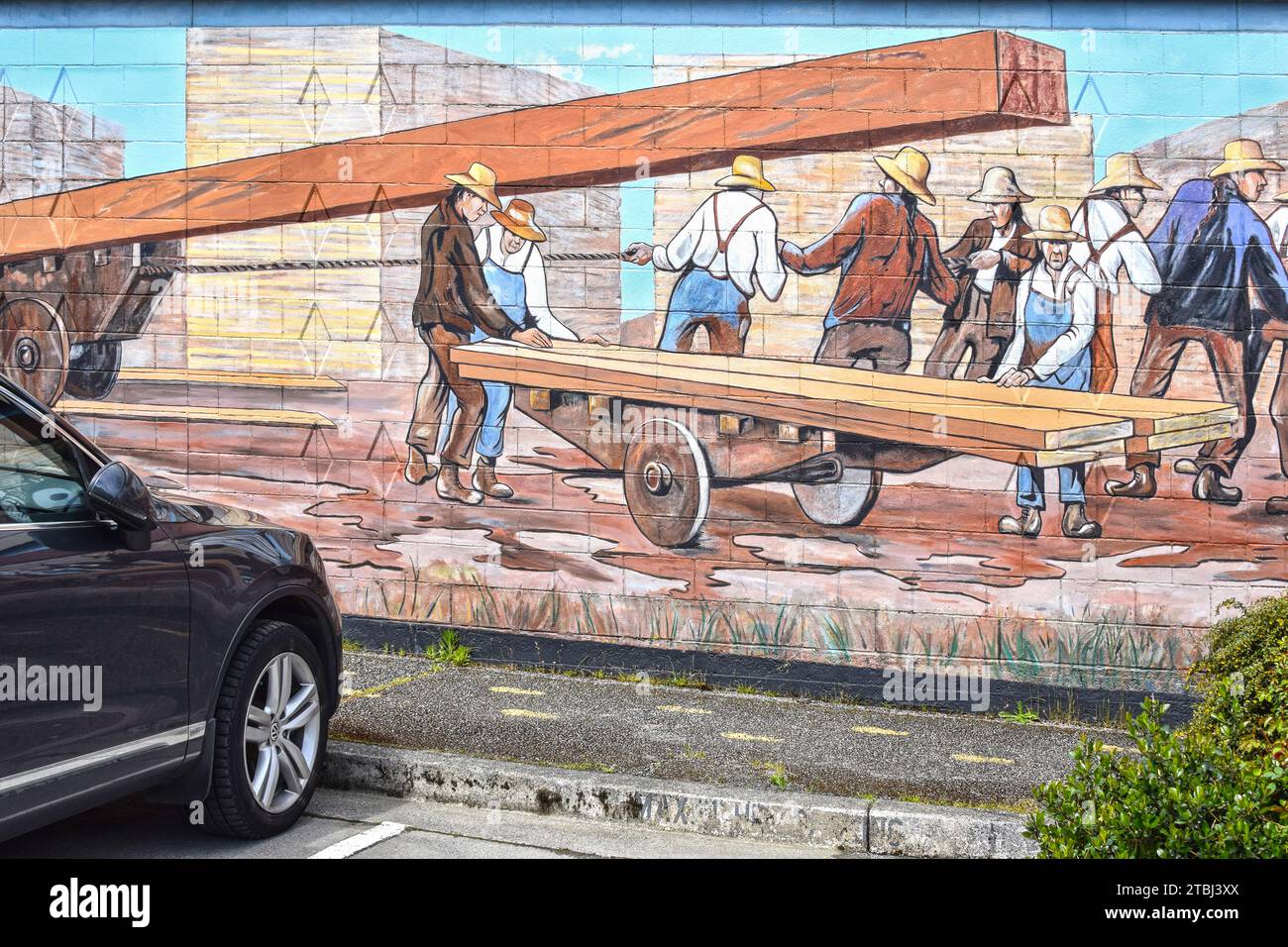 CHEMAINUS, CANADA - le 16 MAI 2017 : détail de '1884 Chinese Bull Gang', une murale faite en 1984 par Ernest Marza, est l'une des plus de 40 peintures murales de Chemainus at Banque D'Images