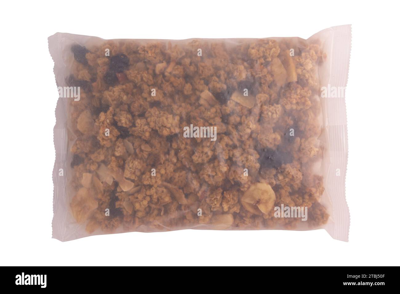 granola avec des fruits et des noix dans un sac en plastique transparent isolé sur fond blanc, mélange de muesli cuit au four, céréales de petit déjeuner Banque D'Images