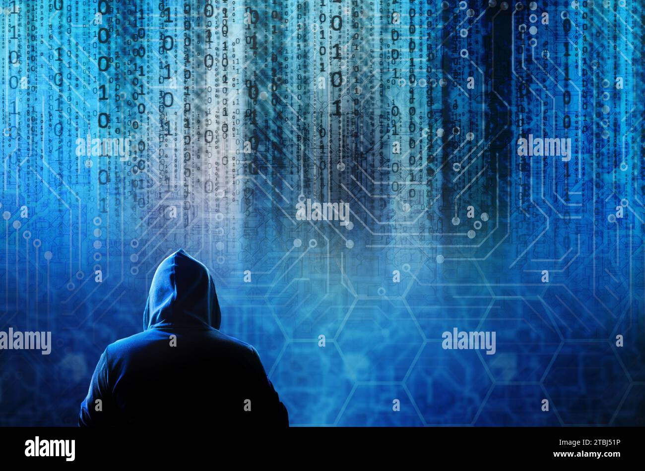 pirate dans le capot et les données binaires pleuvent, cybercriminalité, ransomware, violation de données et concept de phishing Banque D'Images
