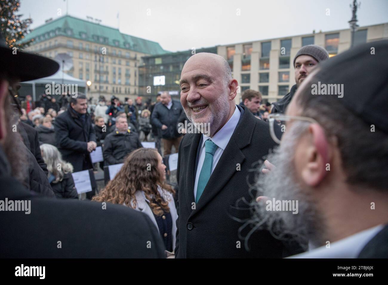 Dans une scène qui incarne l'intersection de la diplomatie et de la célébration culturelle, Ron 