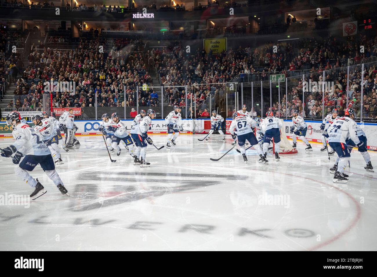 Die Panther sind bereit. Koelner Haie vs. ERC Ingolstadt, Eishockey, Penny DEL, 25. Spieltag, saison 2023/2024, 07.12.2023 photo : Eibner-Pressefoto/Thomas Haesler Banque D'Images