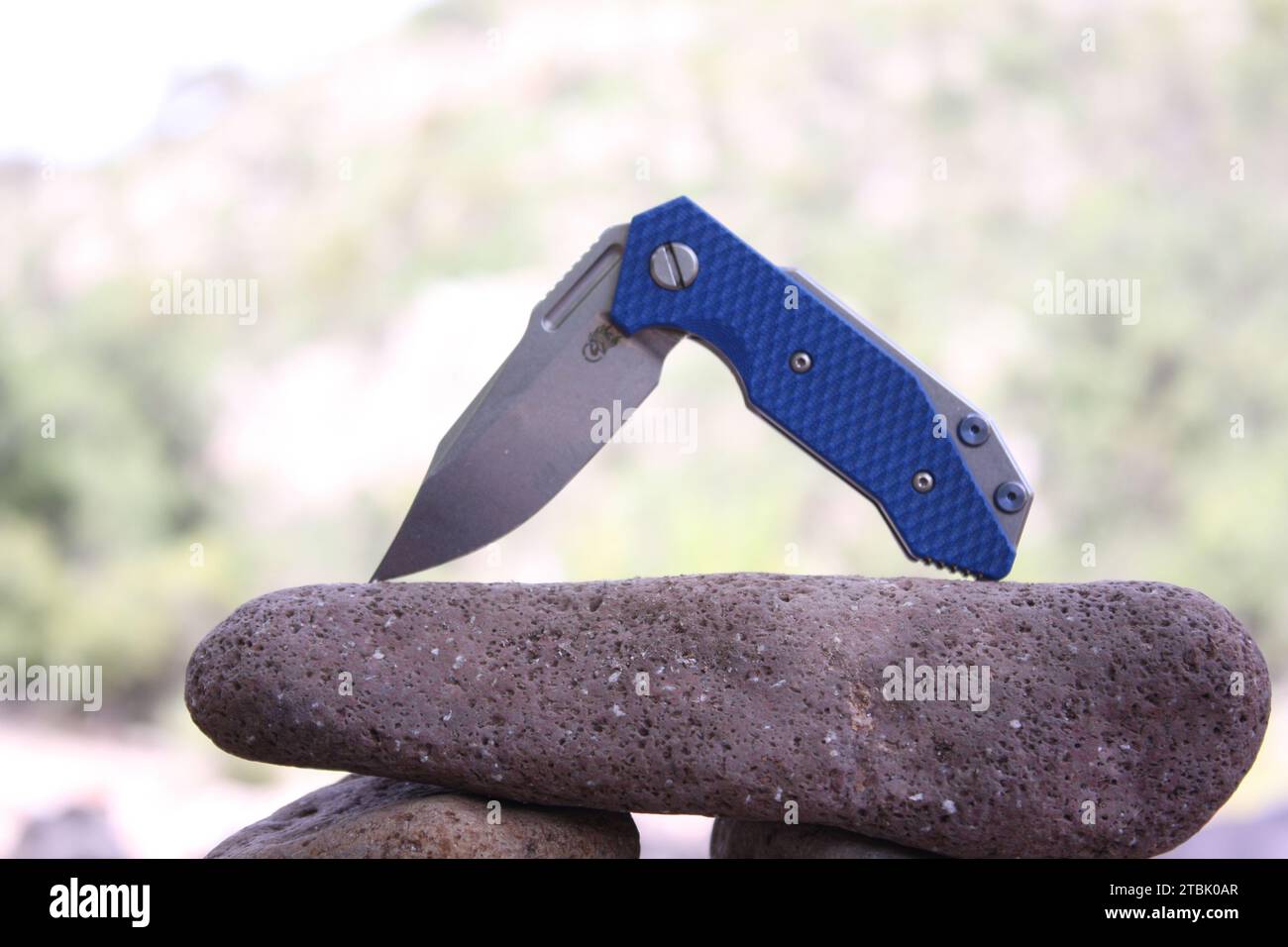 Photo de couteau prise pendant le voyage de camping Banque D'Images