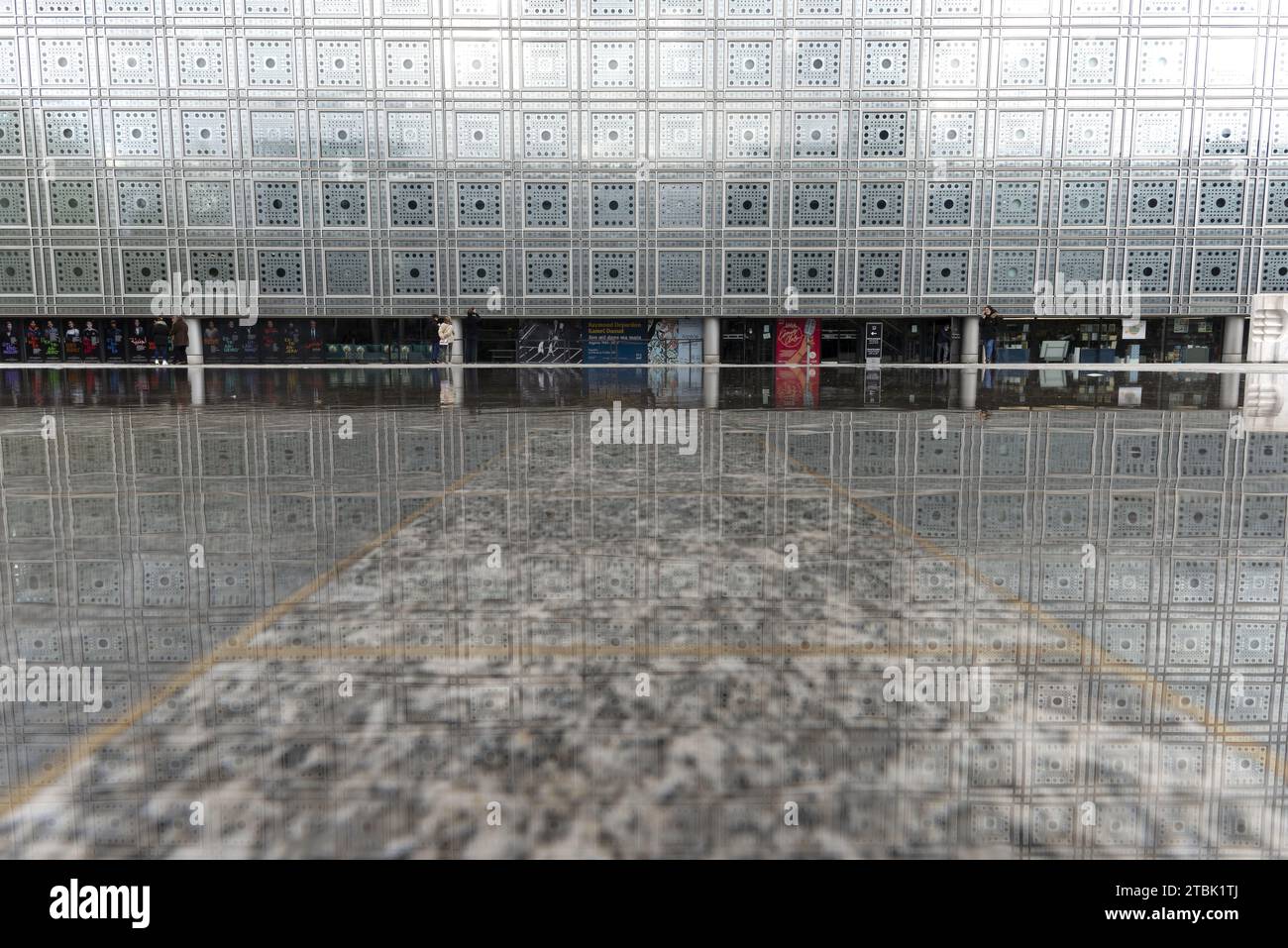 Institut du monde arabe, Institut du monde arabe, détail des façades et fenêtres extérieures sensibles à la lumière, architecte Jean nouvel, Paris, Ile-de-France, FRA Banque D'Images