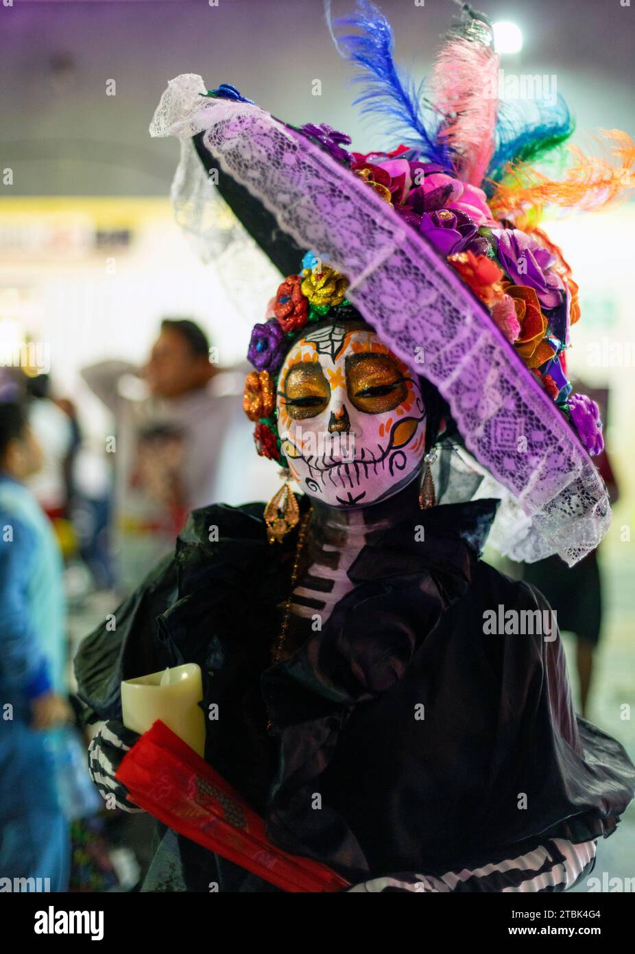 Mexique, Isla Mujures, Une femme vêtue en costume pour célébrer le jour des morts aussi connu sous le nom de dia de los Muertos Banque D'Images